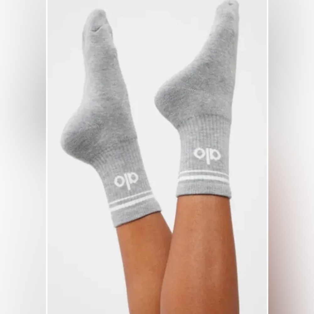 ALO Yoga Unisex “Half Crew” Sock (S)